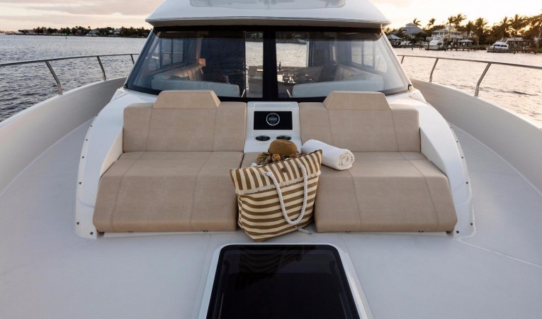 52 Carver Forward seating