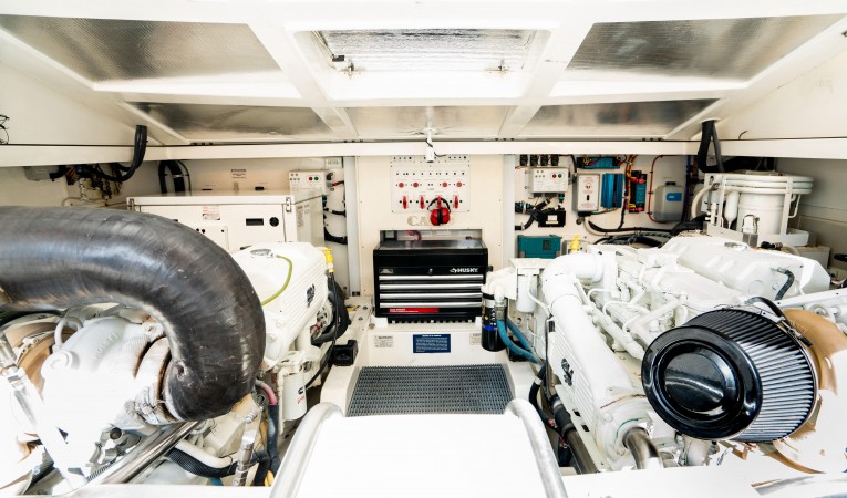 40 Cabo Engine Room 2