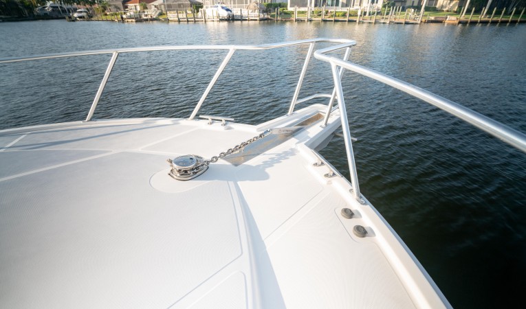 40 Cabo Windlass and Pulpit