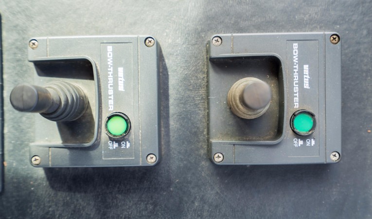 42 North Pacific Bow and stern Thruster