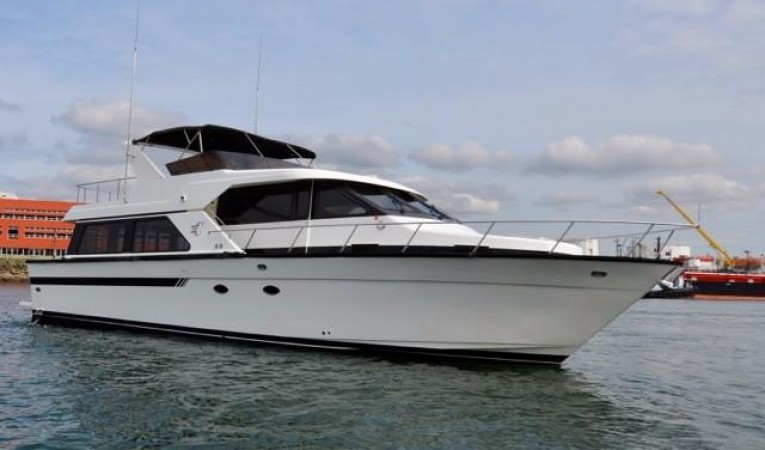 58 Cooper Yachts starboard bow