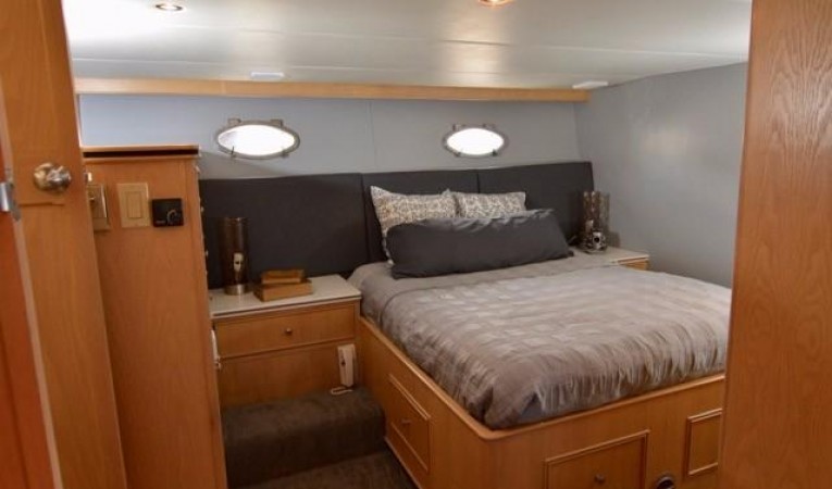 58 Cooper Yachts Master Stateroom- Queen Berth