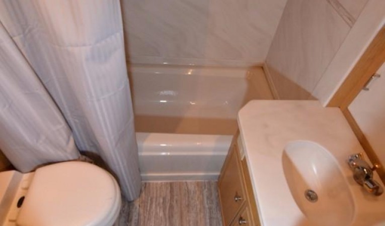 58 Cooper Yachts Master Head with Tub