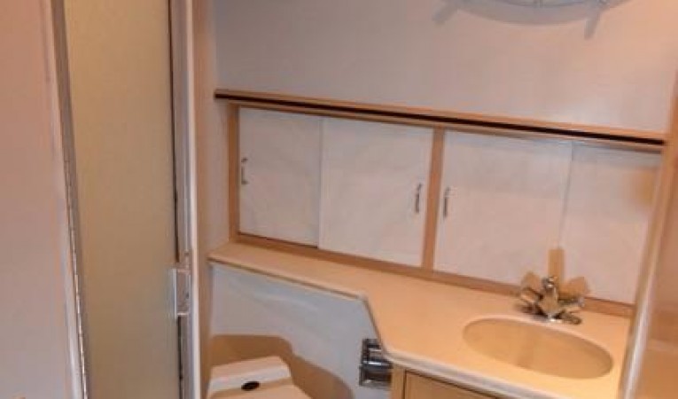 58 Cooper Yachts Guest/Day Head