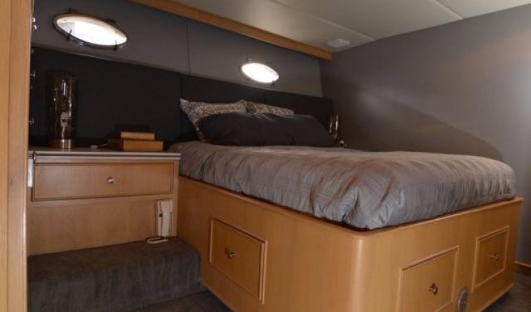 58 Cooper Yachts Master Stateroom