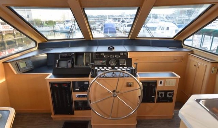 58 Cooper Yachts Pilothouse