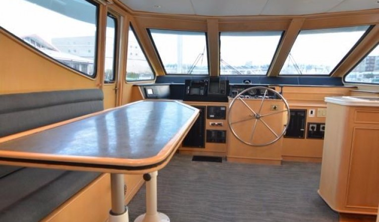 58 Cooper Yachts Pilothouse