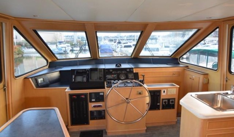 58 Cooper Yachts Pilothouse