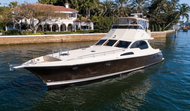 52 Midnight Lace Port Bow Profile