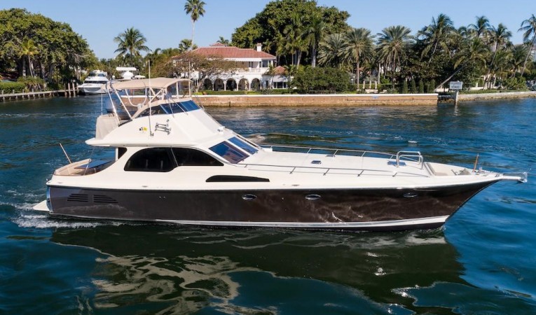 52 Midnight Lace Starboard Profile