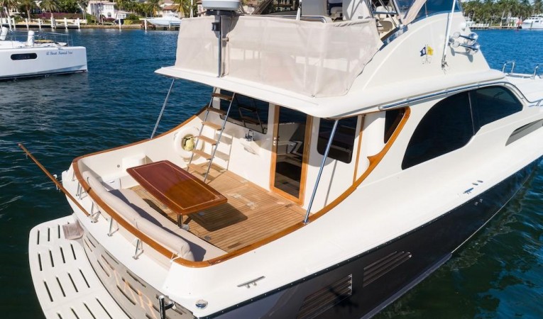 52 Midnight Lace Starboard Stern