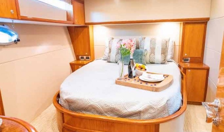 52 Midnight Lace Master Stateroom