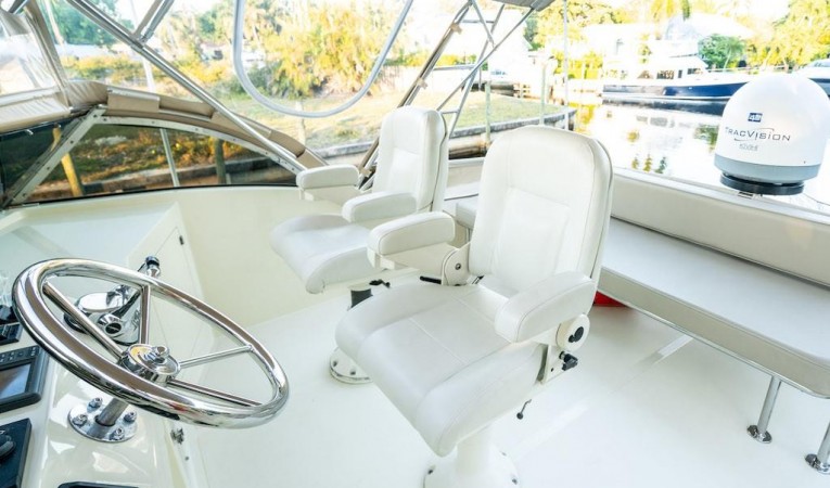 52 Midnight Lace Flybridge Helm Seating