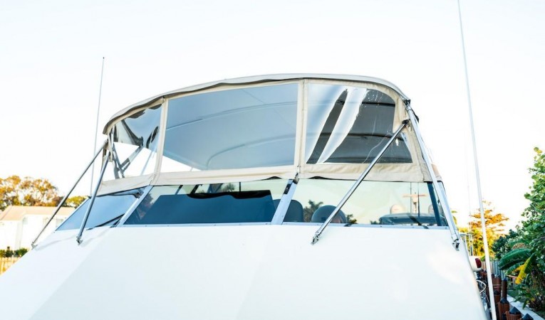 52 Midnight Lace Flybridge Enclosure