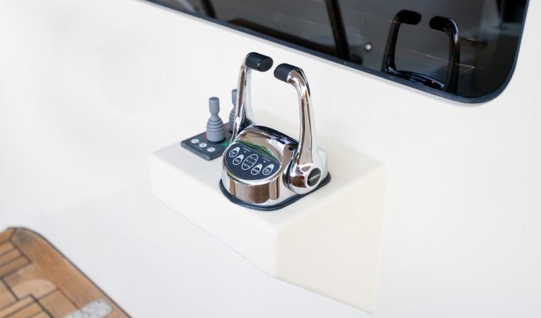 52 Midnight Lace Aft Deck Docking Station