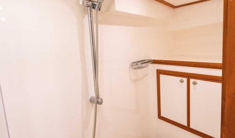 52 Midnight Lace VIP Stateroom EnSuite Stall Shower