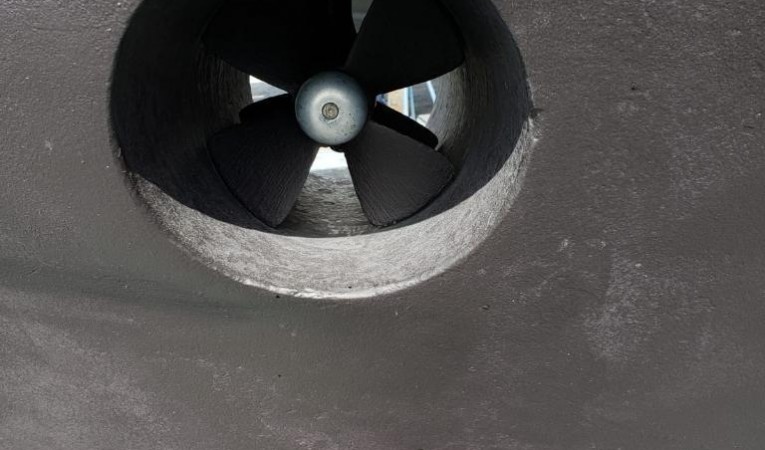 52 Midnight Lace Bow Thruster