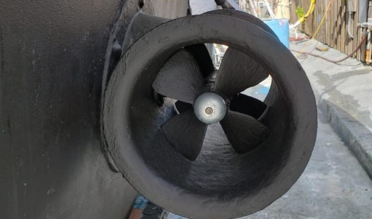 52 Midnight Lace Stern Thruster