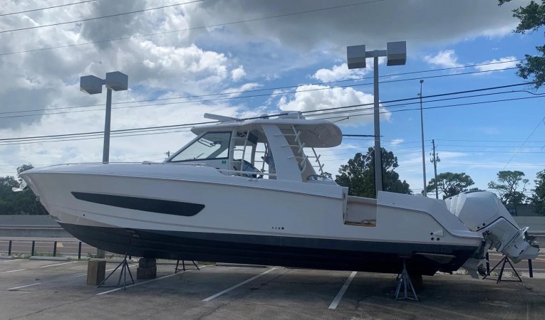 42 Boston Whaler 