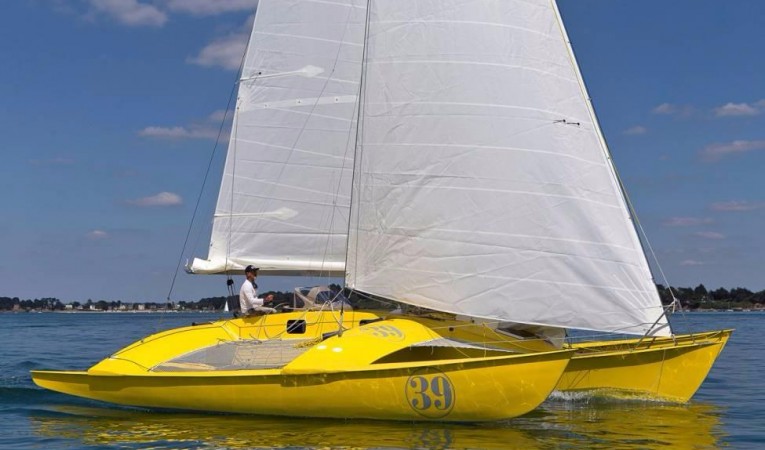 39 Custom Under Sail