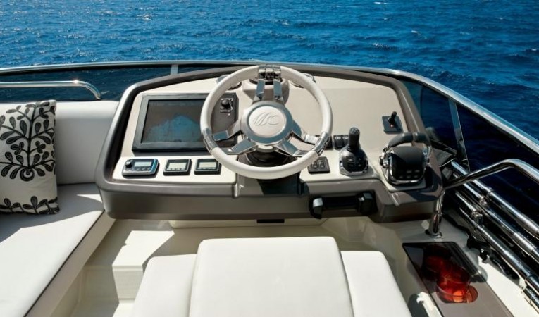 50 Beneteau Flybridge Helm Station