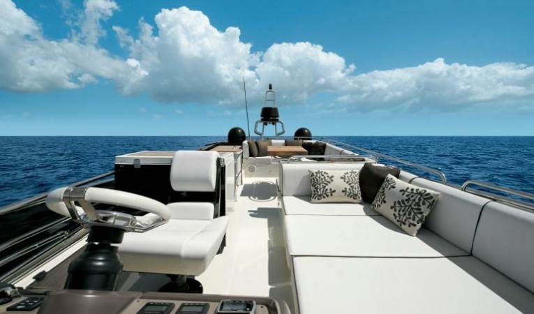 50 Beneteau 12 person seating flybridge