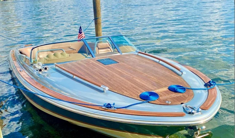 28 Chris-Craft 