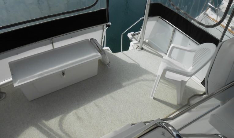 32 Carver Cockpit View from Flybridge