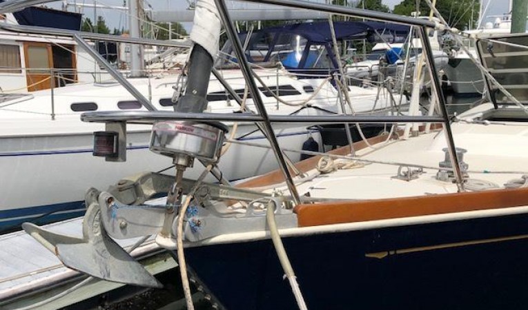 38 Sabre Stemhead with optional second bow roller