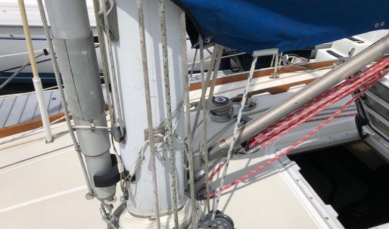38 Sabre Whisker pole stored on the mast