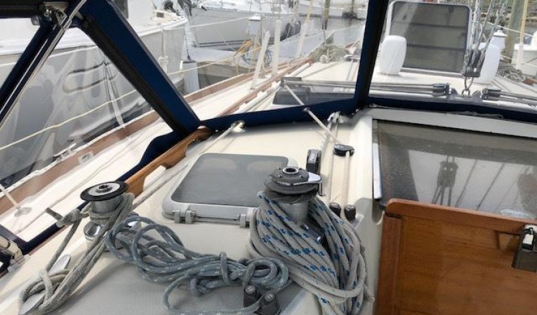 38 Sabre Port side Cabin top winches