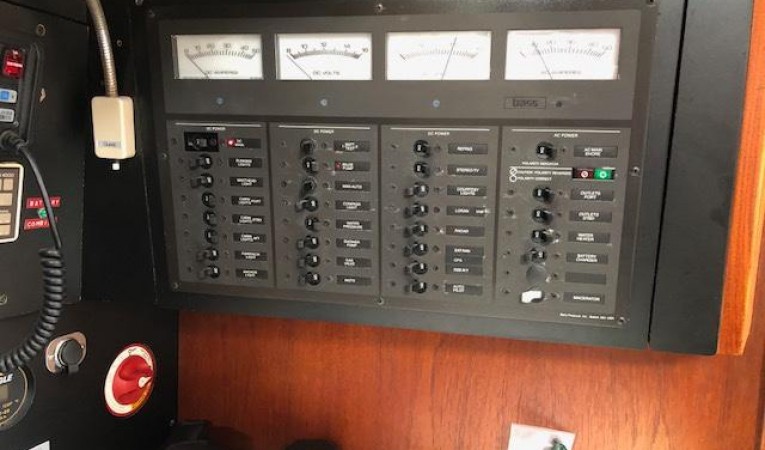 38 Sabre Breaker panel for DC/AC voltage