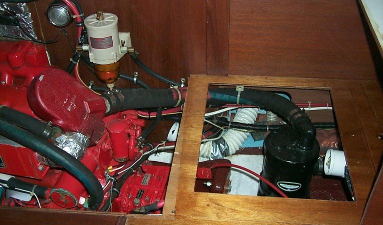 38 Sabre Engine compartment