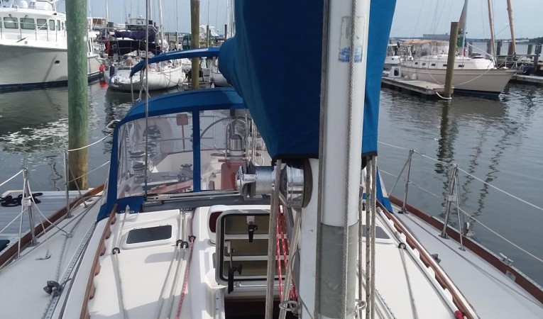 38 Sabre Deck layout