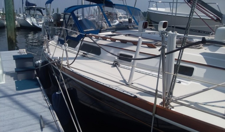 38 Sabre Starboard side view