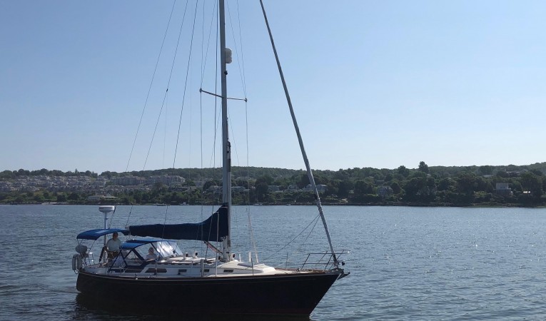 38 Sabre Sabre 38MKII in the Sakonnet river