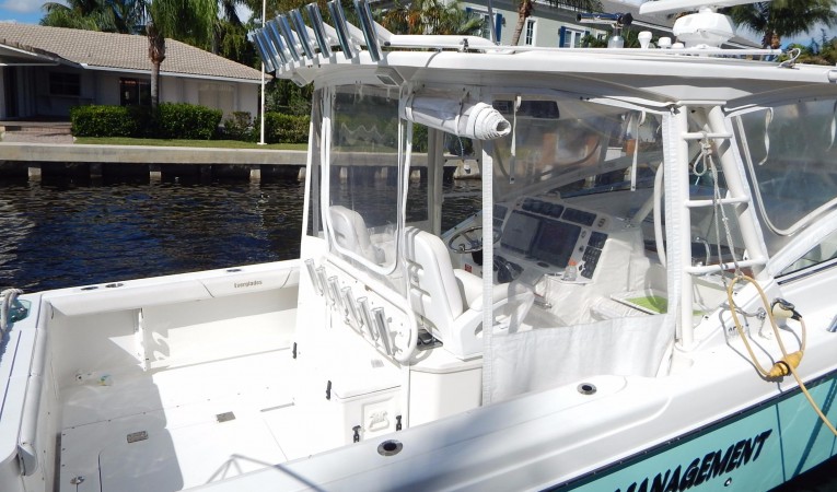 35 Everglades Cockpit