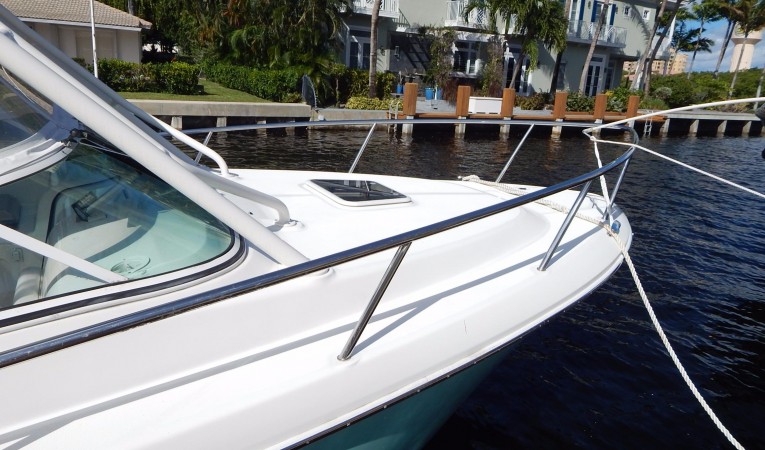 35 Everglades Foredeck