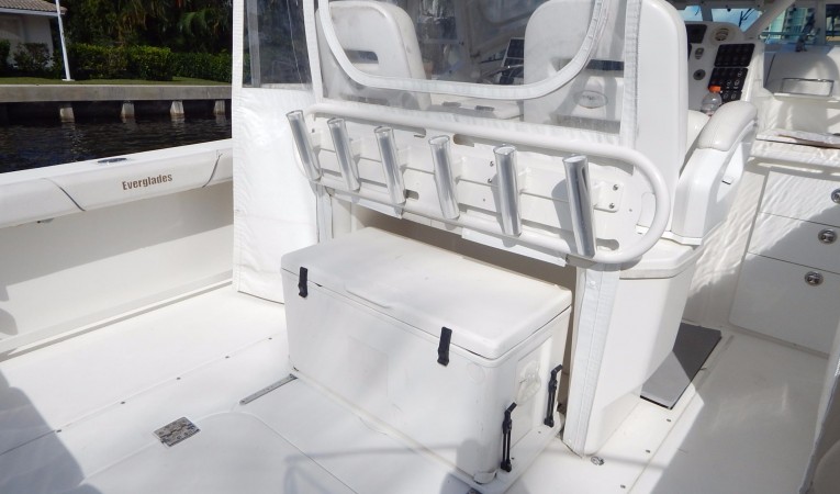 35 Everglades Fwd Cockpit