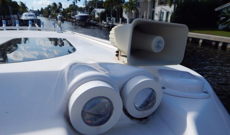 35 Everglades Lights & Hailer