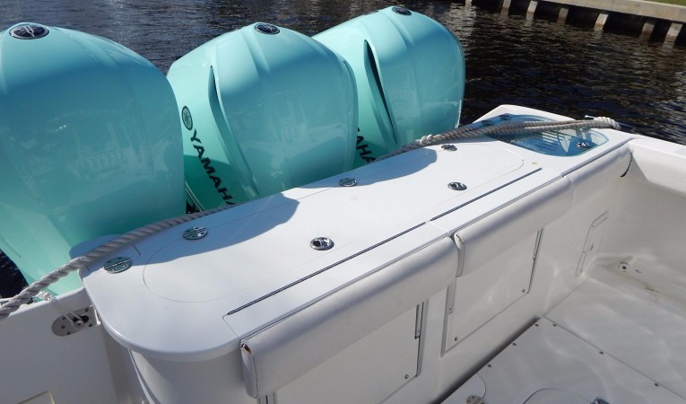 35 Everglades Fish Box & Live Well