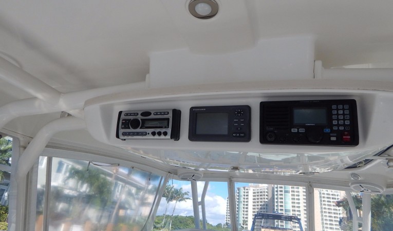 35 Everglades Upper Electronics