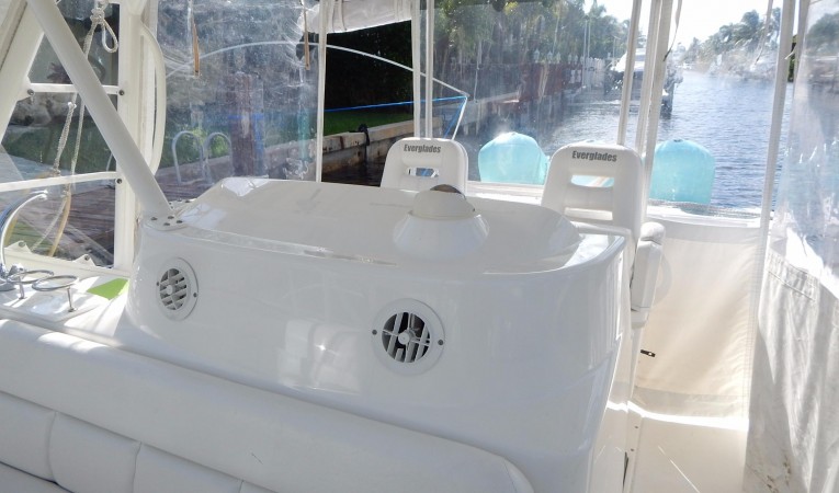 35 Everglades AC Helm Deck