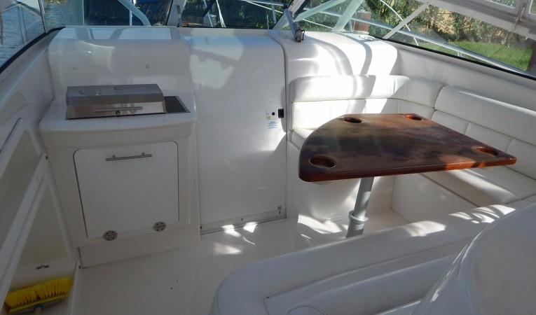 35 Everglades Fwd Lounge