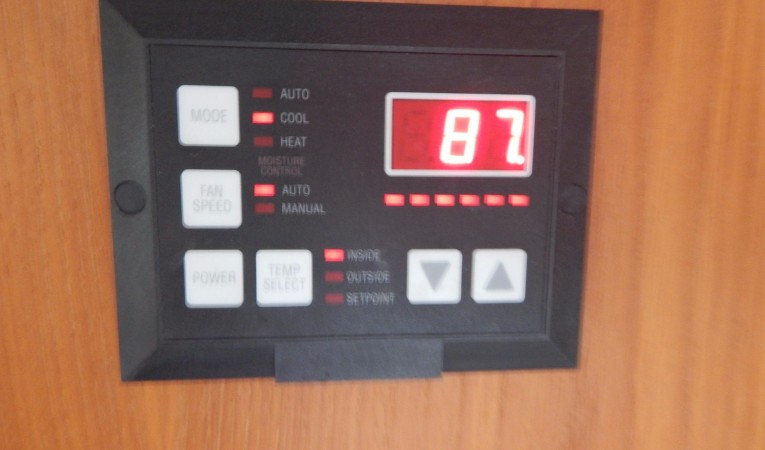 35 Everglades AC Cabin