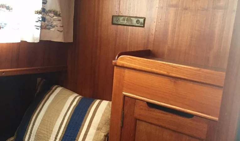 36 Island Gypsy Berth
