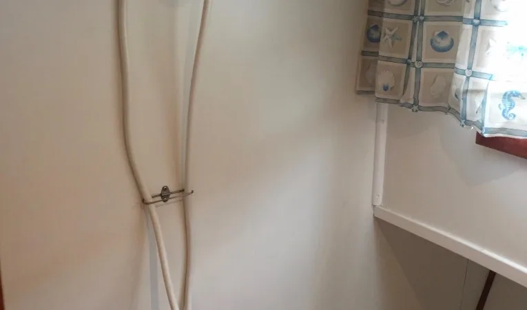 36 Island Gypsy Shower