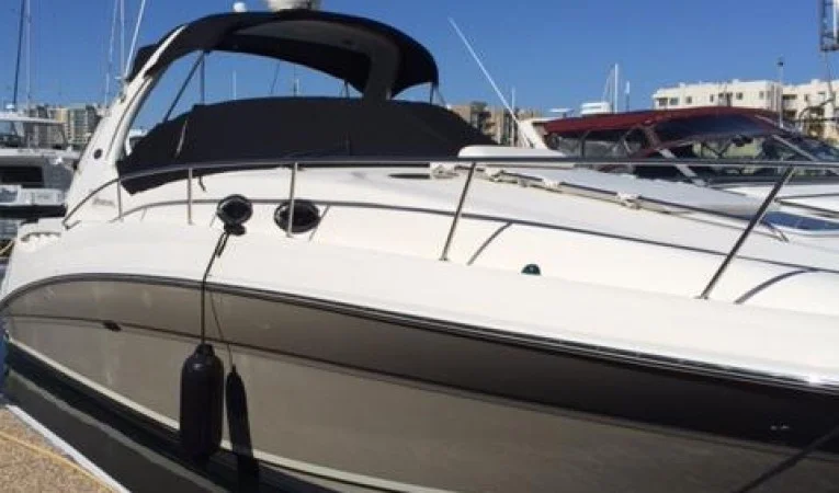 32 Sea Ray Starboard View