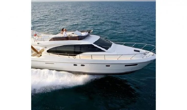 47 Ferretti Yachts underway mfg image
