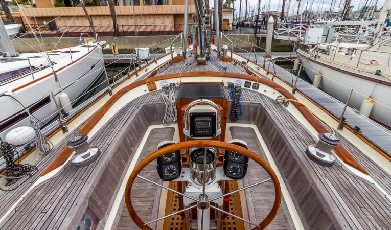 55 Custom Bruce Roberts / Cockpit and Forward Deck